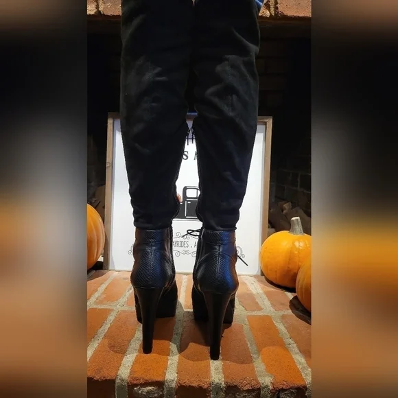 Jlo Vivah Black over the Knee Platform Boots with lace up front Size 7 1/2 M - Picture 12 of 16